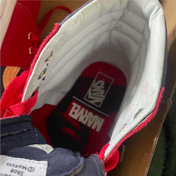 Captain Marvel sk8-hi VANS - Picture 7 of 8